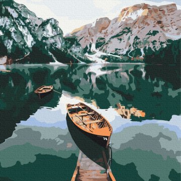 Un bateau sur le miroir du lac