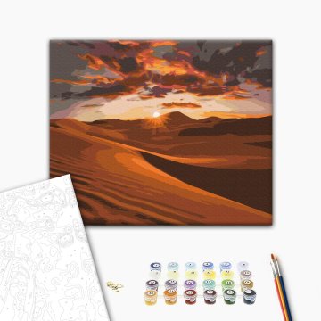 Le coucher de soleil dans le désert