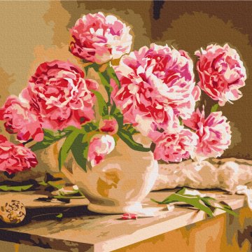 Les fleurs de pivoine sur la commode