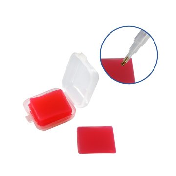 Gel adeziv pentru mozaic de diamant 25x25 mm într-o cutie. Roșu
